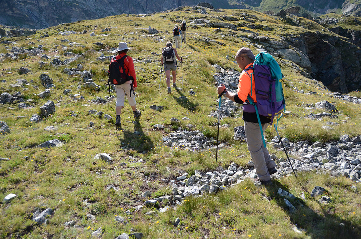 Equipement de randonnée sur des randonneurs en montagne - Randonnée en montagne
