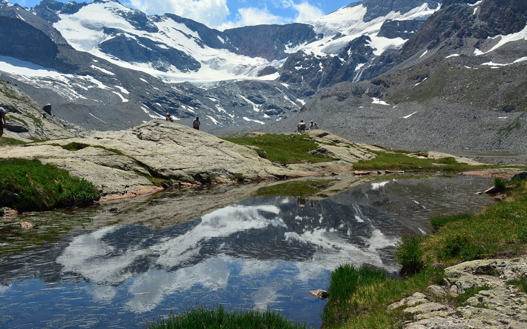 Glaciers des Evettes se reflètent dans le Lac sous le refuge - Vacances Savoie